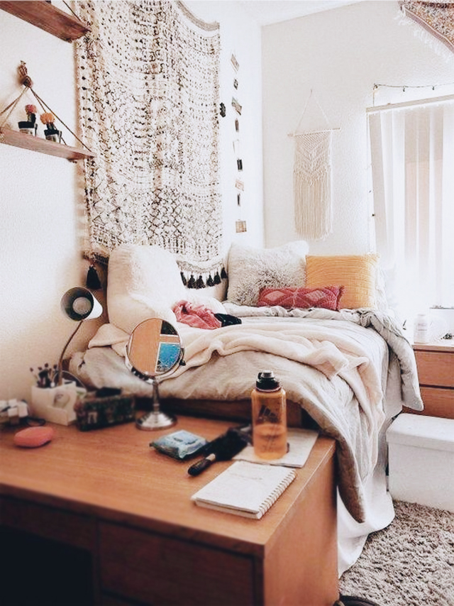 25+ College Dorm Room Essentials - Live Laugh Rowe