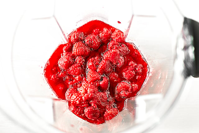 Raspberries in Blender