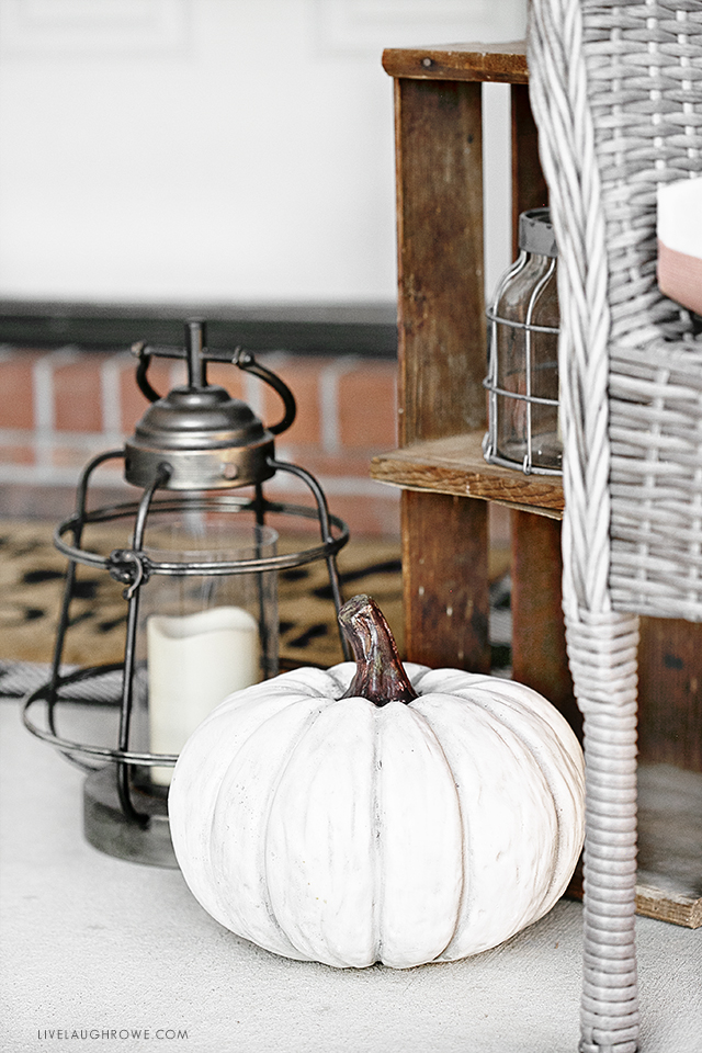 Neutral Fall Porch Decor