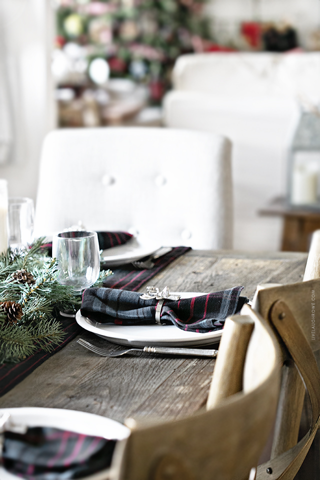 Simple Christmas Tablescape