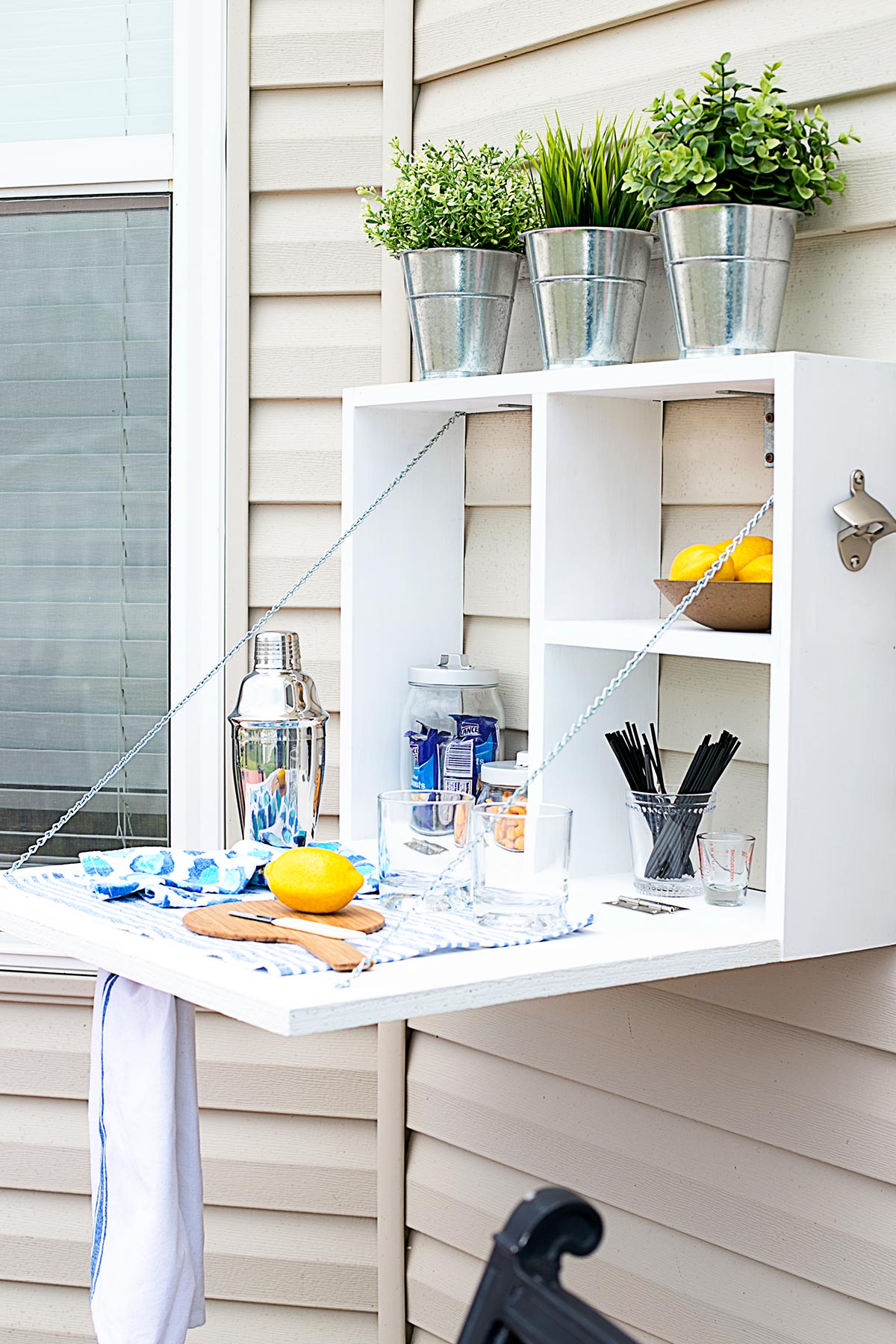 DIY Outdoor Drink Station for Backyard Entertaining • Ugly Duckling House