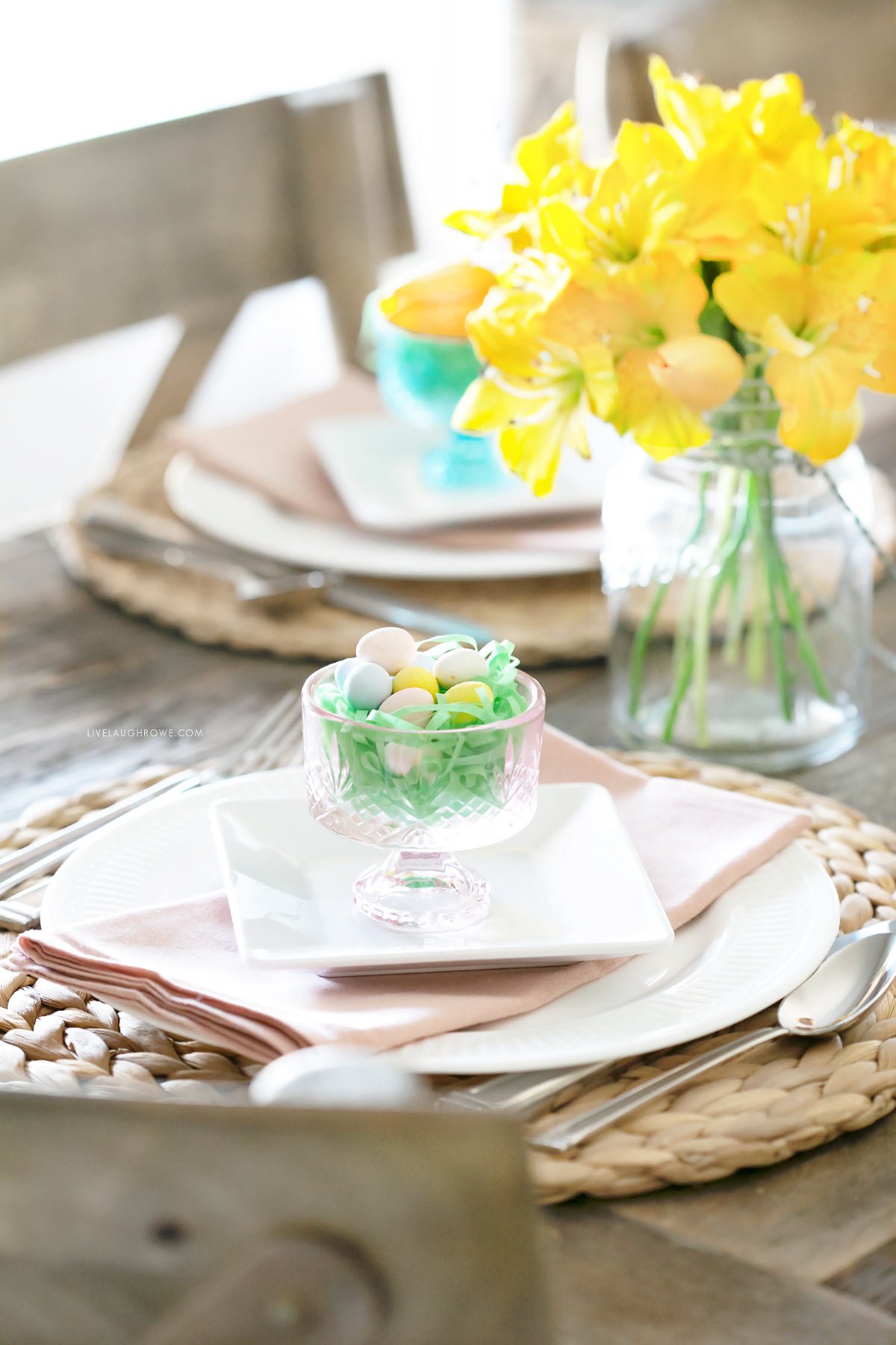 Pastel Easter Table Setting Inspiration