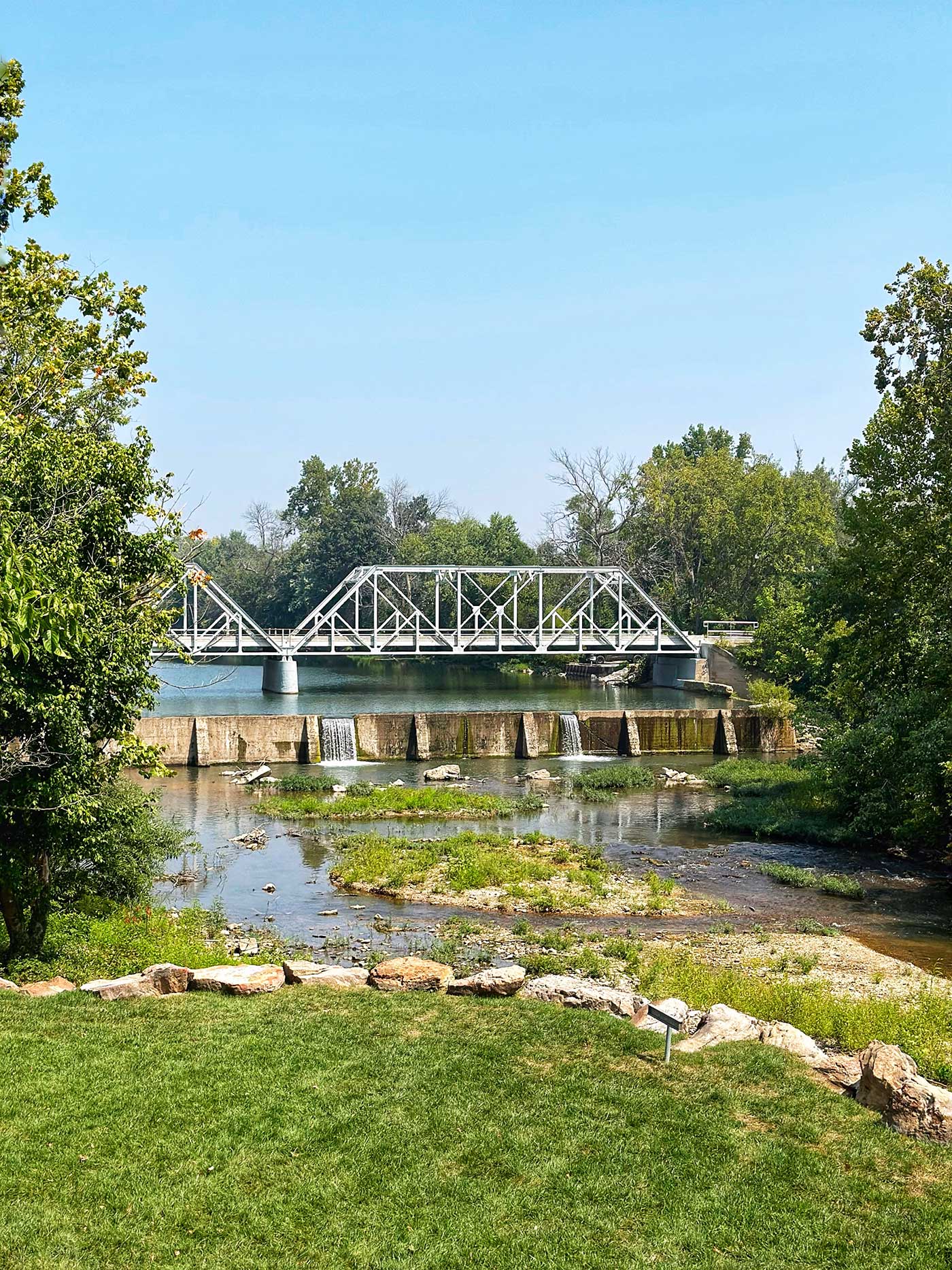 Picture of bridge over Finley River