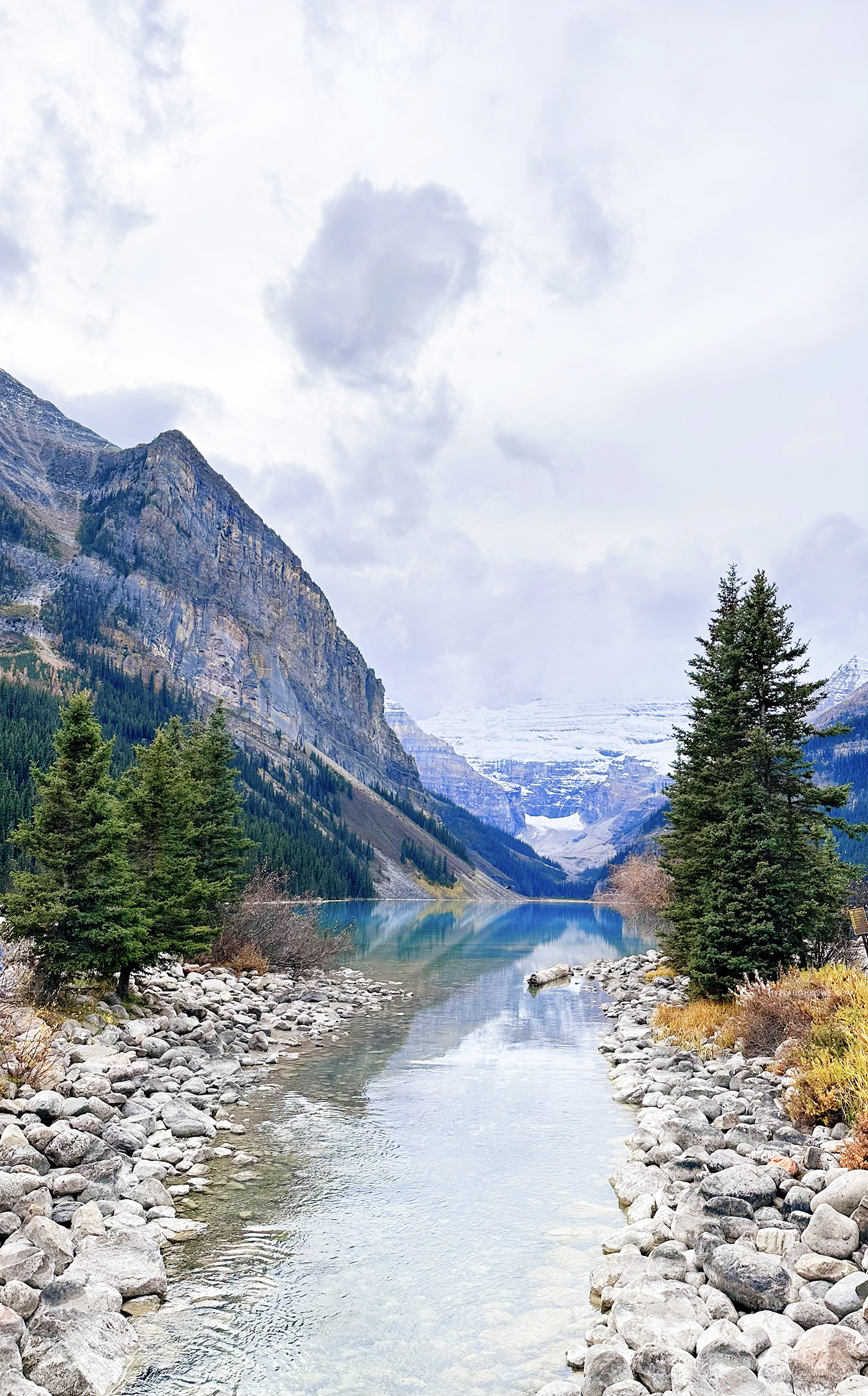 Gorgeous view of Lake Louise in Banff, Alberta