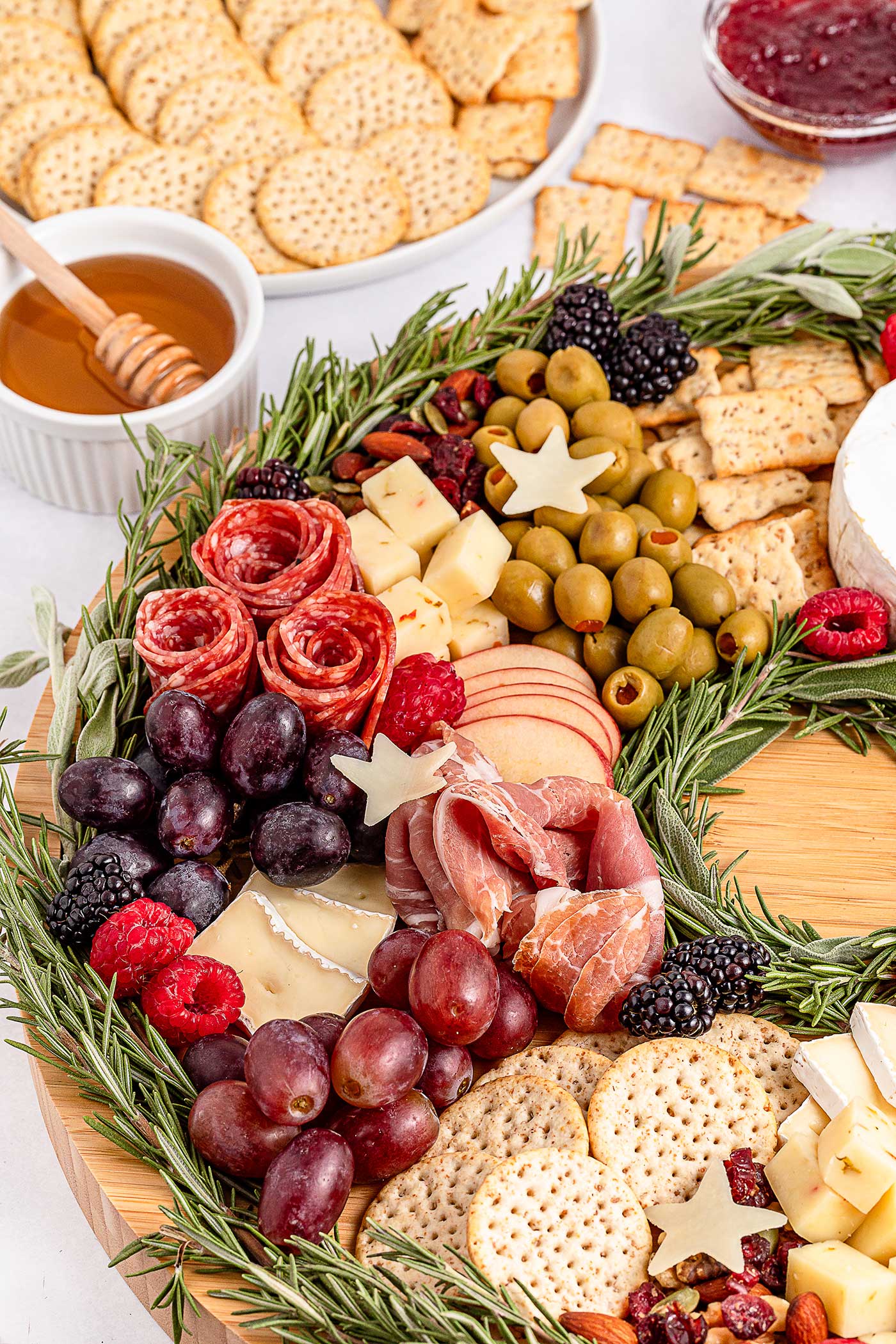 beautiful christmas charcuterie board with all the fiixings