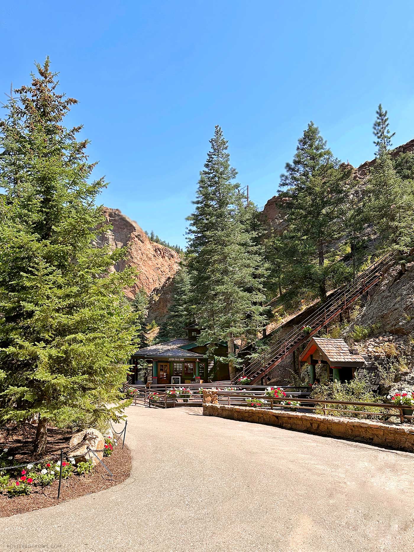 gorgeous scenery in seven falls, colorado springs
