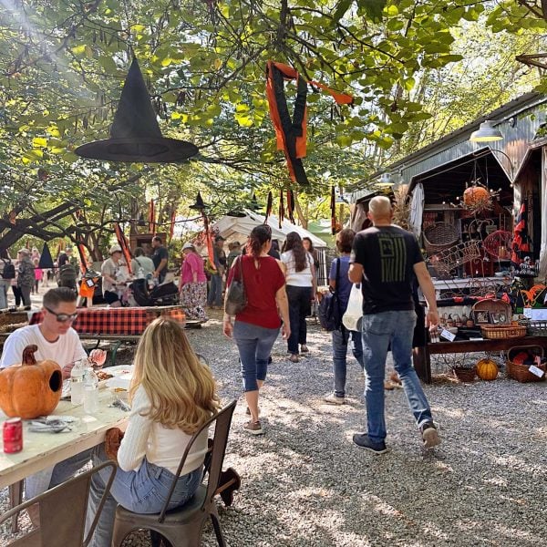 outdoor fall market in fordland, mo