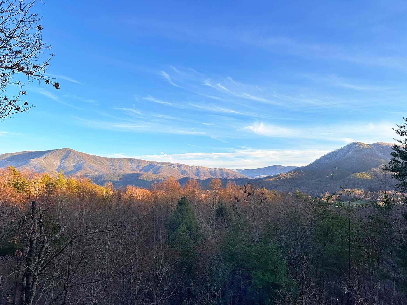 Wide mountain landscape with rolling peaks and a bright blue sky in the Great Smoky Mountains